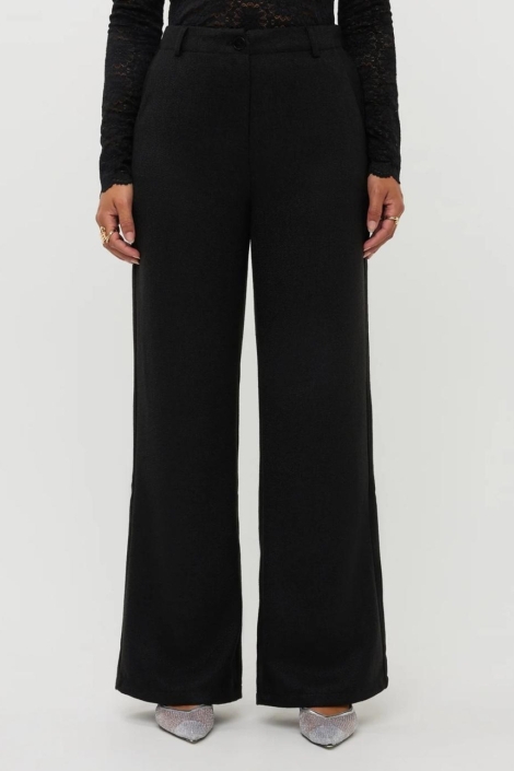 Ydence zwarte dames broek | Model vooraanzicht