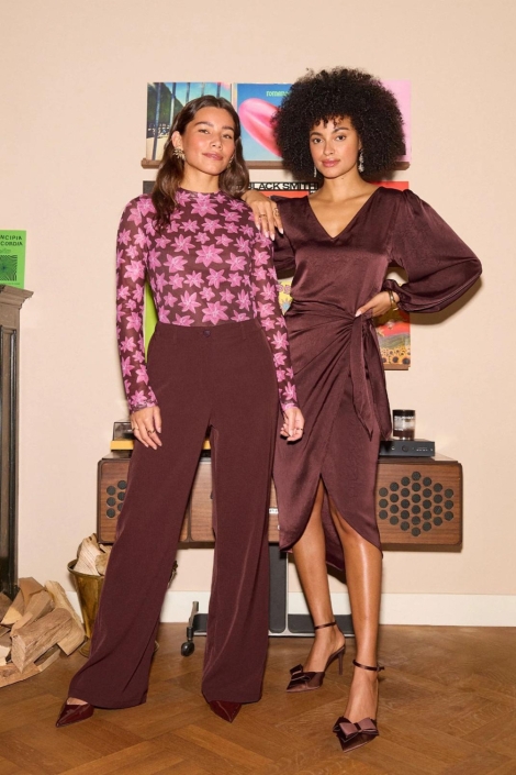 Ydence bruine dames broek | Sfeerbeeld, In situatie