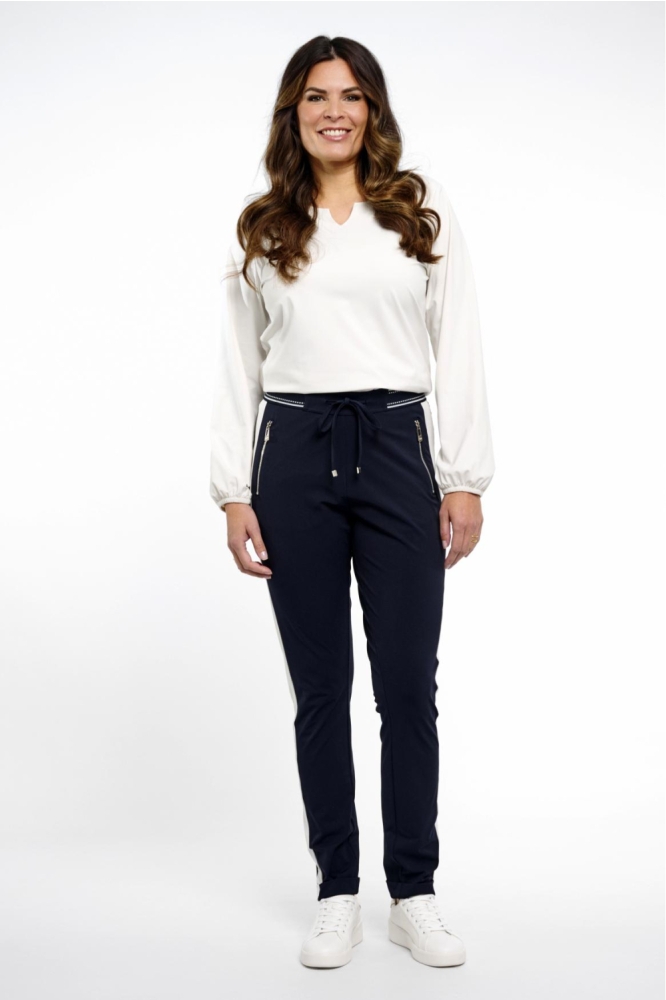 Zoso blauwe dames broek | Model