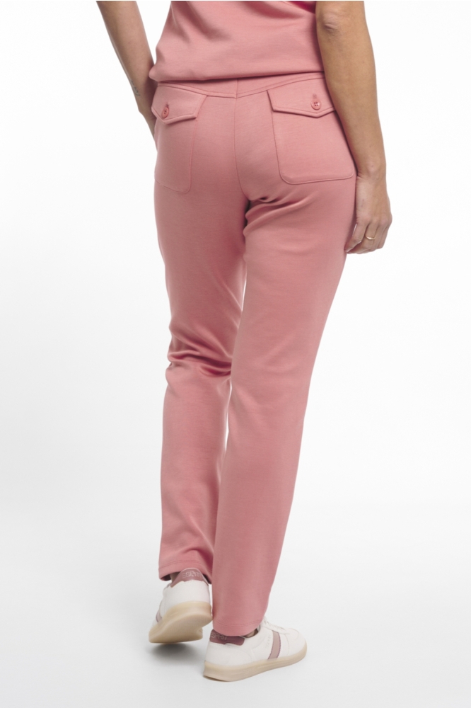 Zoso roze dames broek | Model achteraanzicht