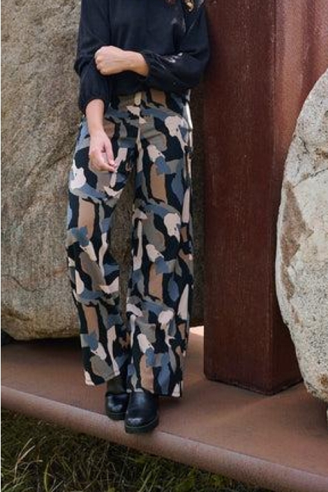 FOS Amsterdam zwarte dames broek | Sfeerbeeld, In situatie