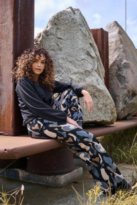 FOS Amsterdam zwarte dames broek | Sfeerbeeld, In situatie