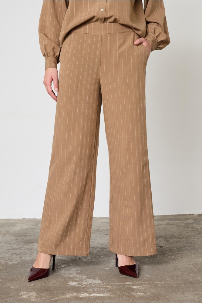 SisterS point camel dames broek | Model vooraanzicht