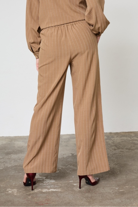 SisterS point camel dames broek | Model achteraanzicht