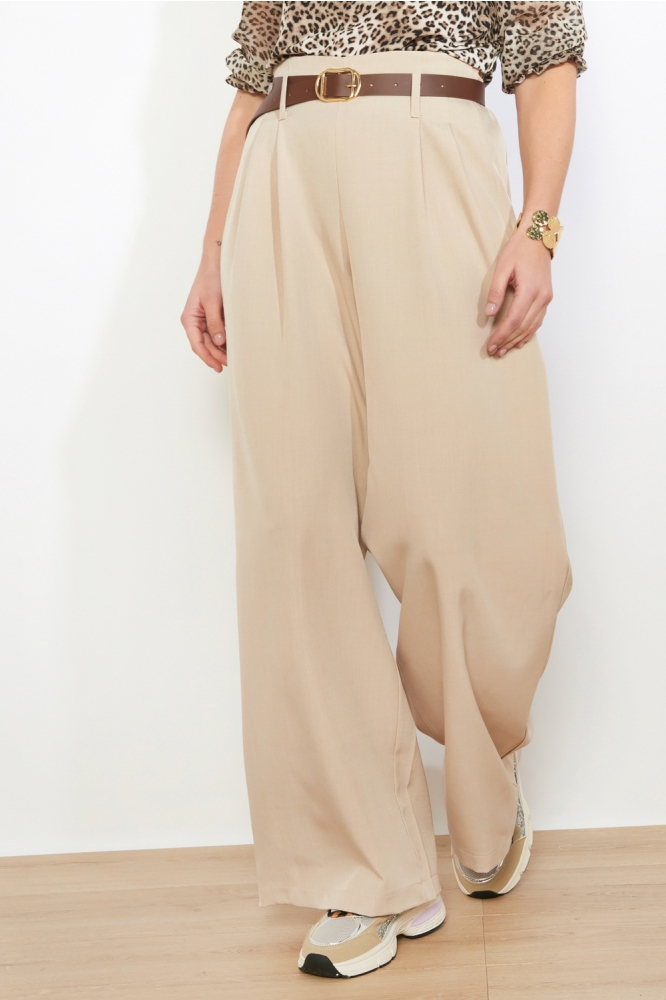 LolaLiza beige dames broek | Model vooraanzicht