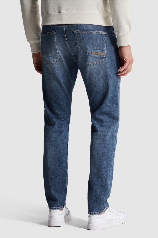 Cast Iron blauwe heren jeans | Model achteraanzicht