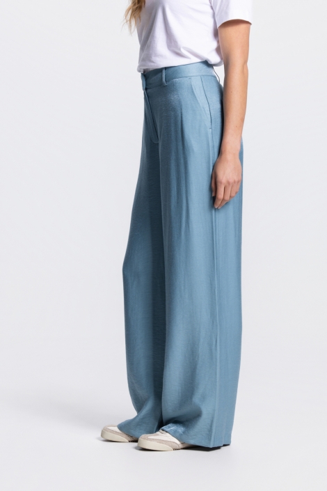 Juffrouw Jansen blauwe dames broek | Model zijaanzicht