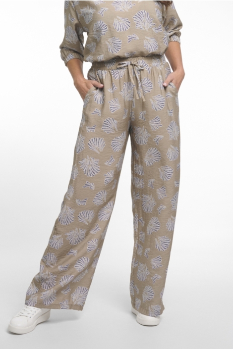 Zoso zand dames broek | Model vooraanzicht