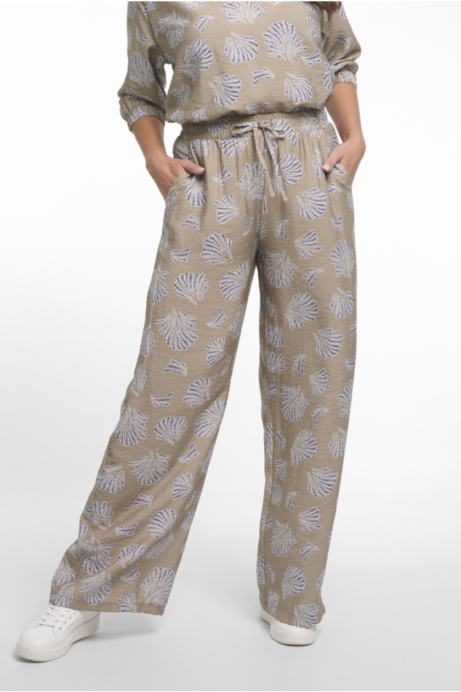 Zoso zand dames broek | Model vooraanzicht