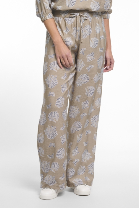 Zoso zand dames broek | Model vooraanzicht