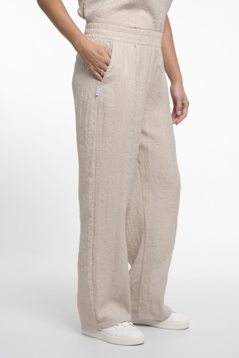 Zoso zand dames broek | Model zijaanzicht