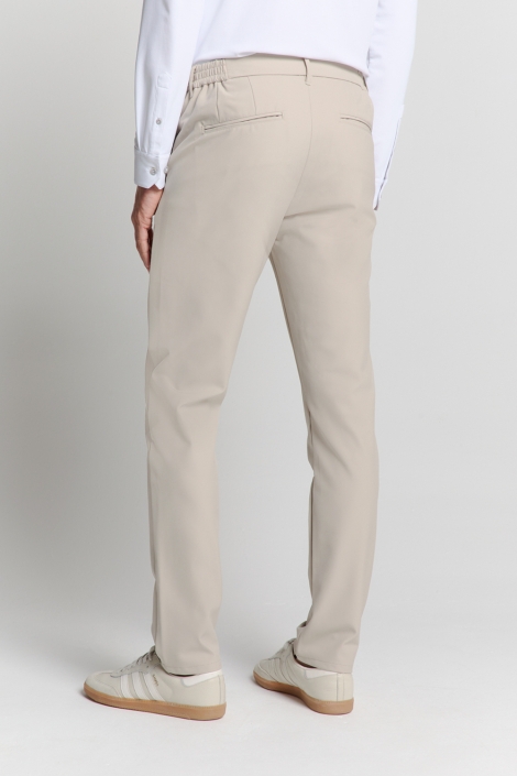 NO-EXCESS beige heren broek | Model achteraanzicht