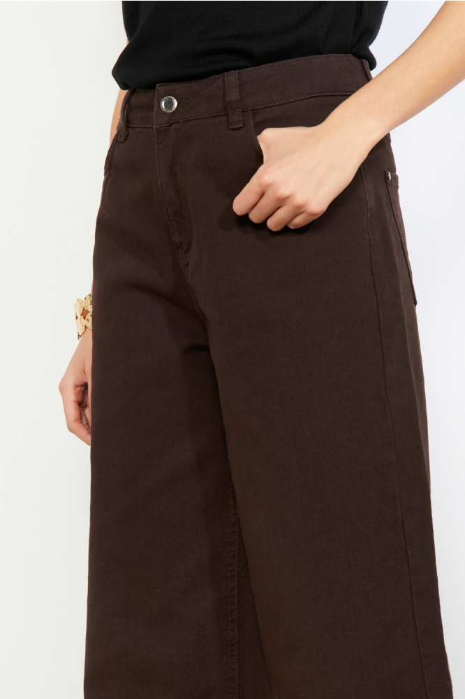 LolaLiza bruine dames broek | Model vooraanzicht