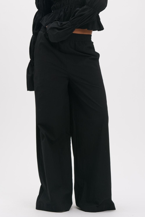 Refined Department zwarte dames broek | Model vooraanzicht