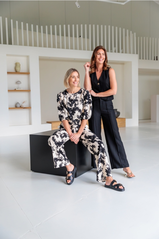 NED zwarte dames broek | Sfeerbeeld, In situatie