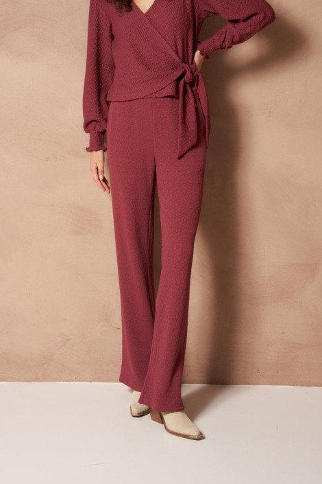 Lofty Manner rode dames broek | Model vooraanzicht