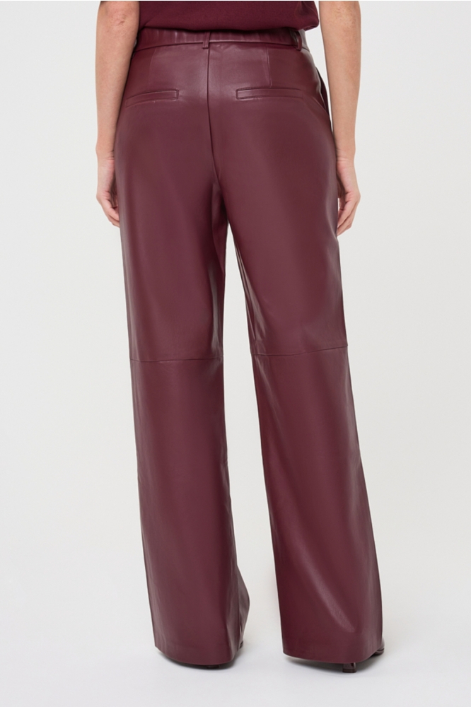 EsQualo bordeaux dames broek | Model achteraanzicht