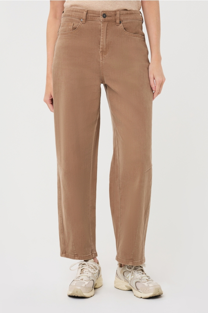 EsQualo camel dames jeans | Model vooraanzicht