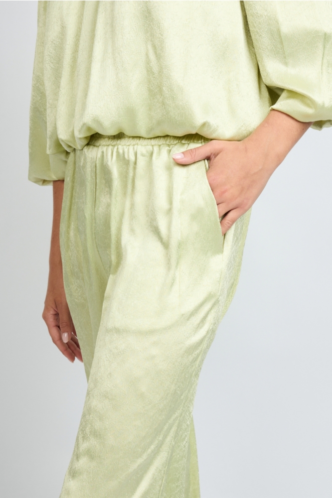 Fluresk groene dames broek | Close up