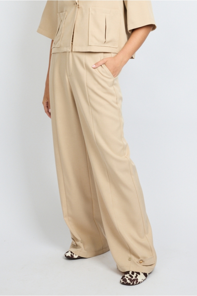 Fluresk zand dames broek | Model vooraanzicht