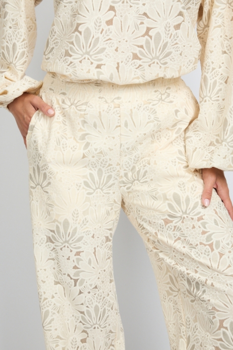 Fluresk witte dames broek | Close up