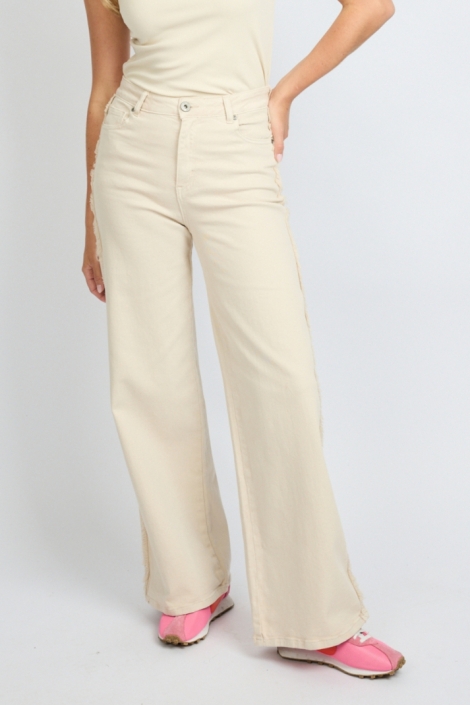 Fluresk beige dames jeans | Model vooraanzicht