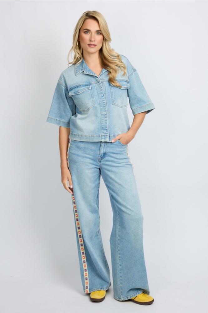 Fluresk blauwe dames jeans | Model