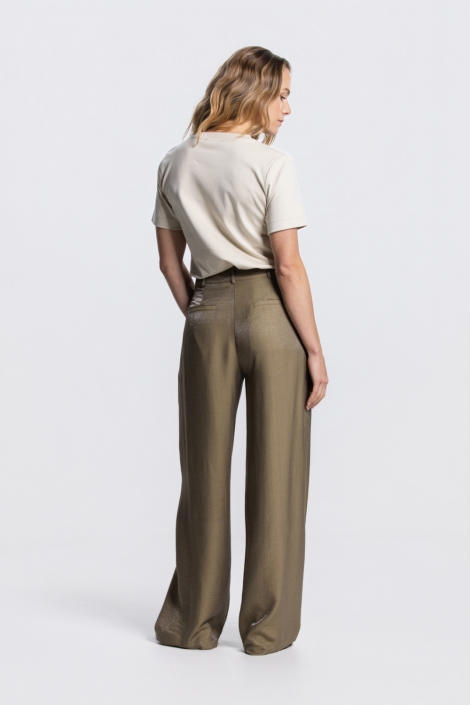 Juffrouw Jansen groene dames broek | Model achteraanzicht