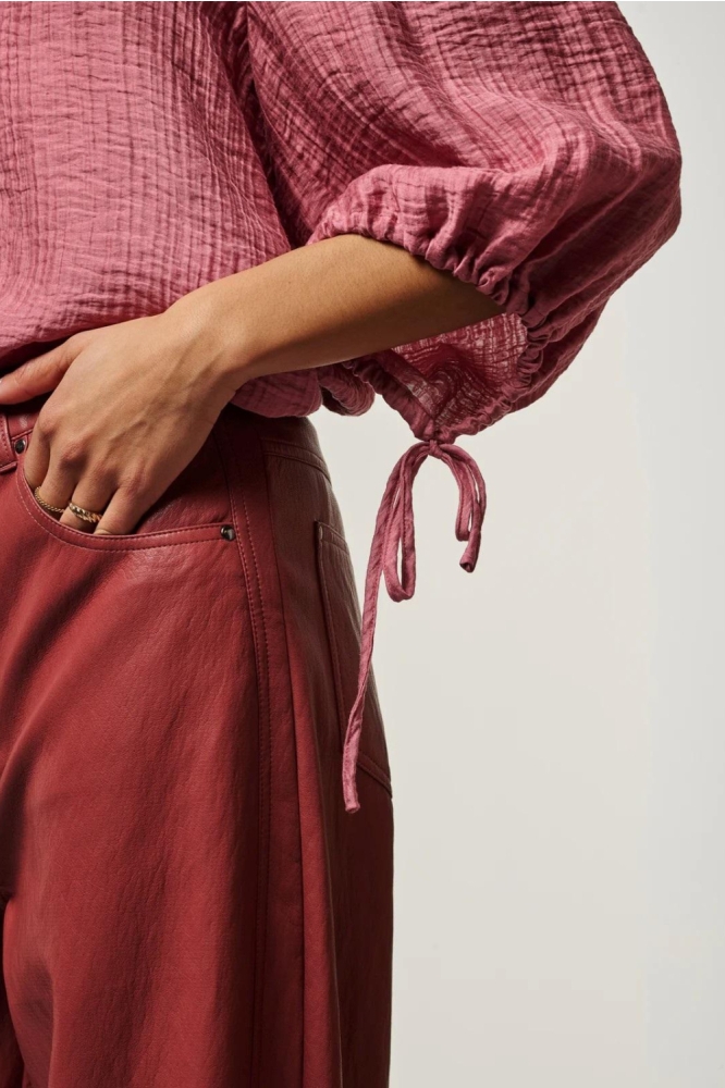 Aaiko rode dames broek | Close up