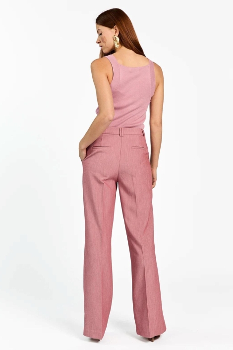 Aaiko roze dames broek | Model achteraanzicht