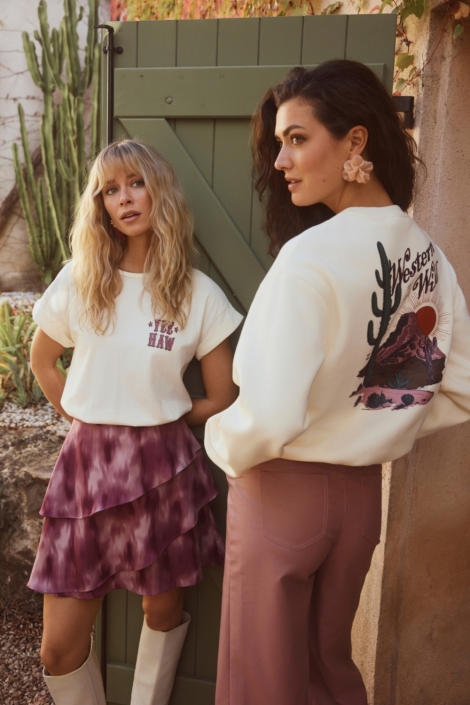 Lofty Manner rode dames rok | Sfeerbeeld, In situatie