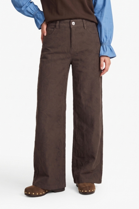 Fluresk bruine dames jeans | Model vooraanzicht