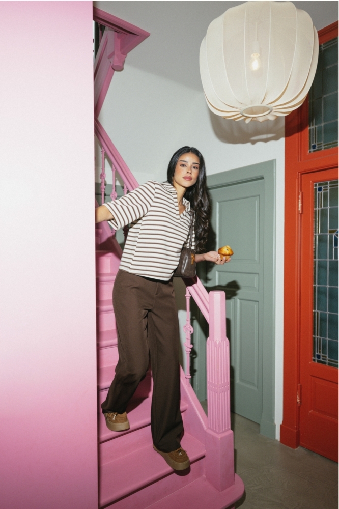 Fluresk bruine dames broek | Sfeerbeeld, In situatie
