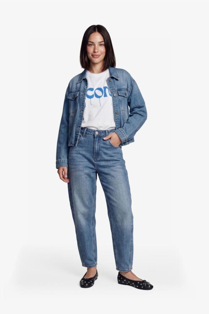 Fluresk blauwe dames jeans | Model vooraanzicht