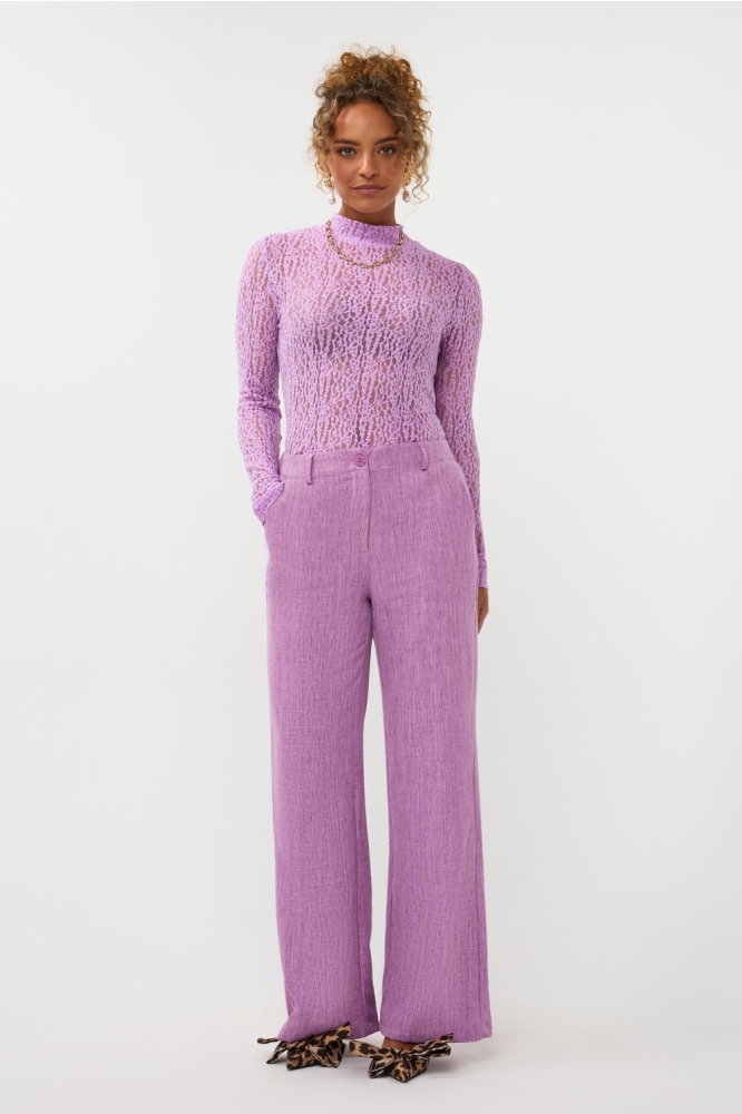 Ydence paarse dames broek | Model