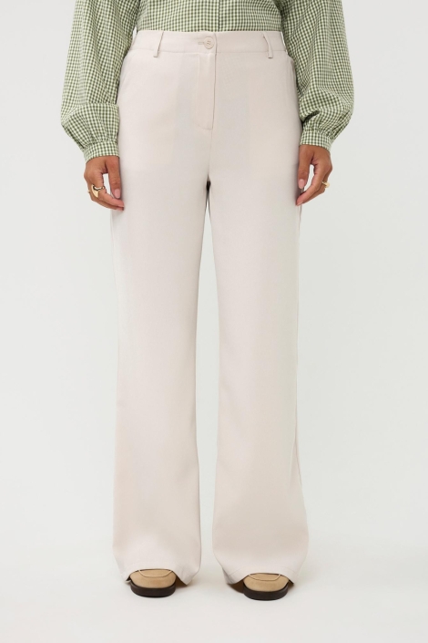 Ydence beige dames broek | Model vooraanzicht