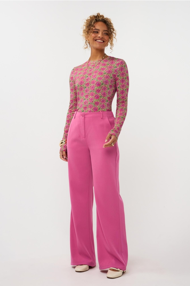 Ydence roze dames broek | Model