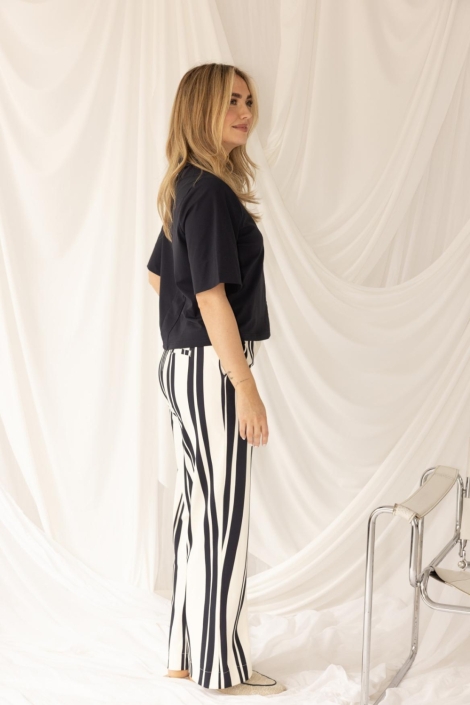 Kimara ecru dames broek | Model zijaanzicht