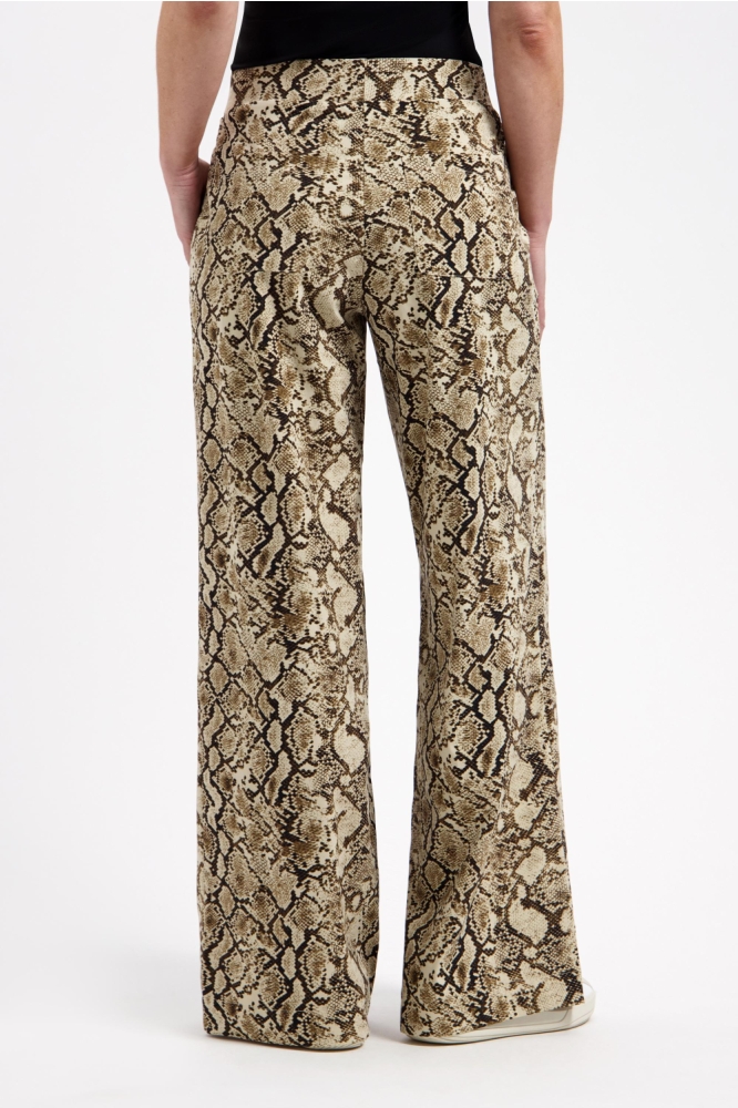 Lady Day multi color dames broek | Model achteraanzicht