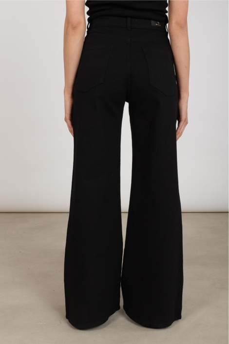 Nukus zwarte dames jeans | Model achteraanzicht