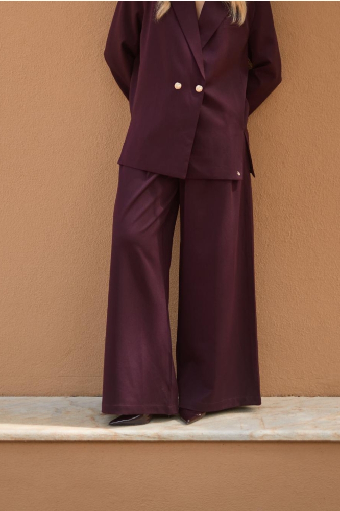 Nukus bordeaux dames broek | Sfeerbeeld, In situatie