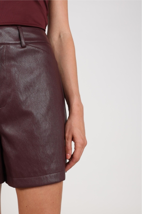 Nukus bordeaux dames korte broek | Close up