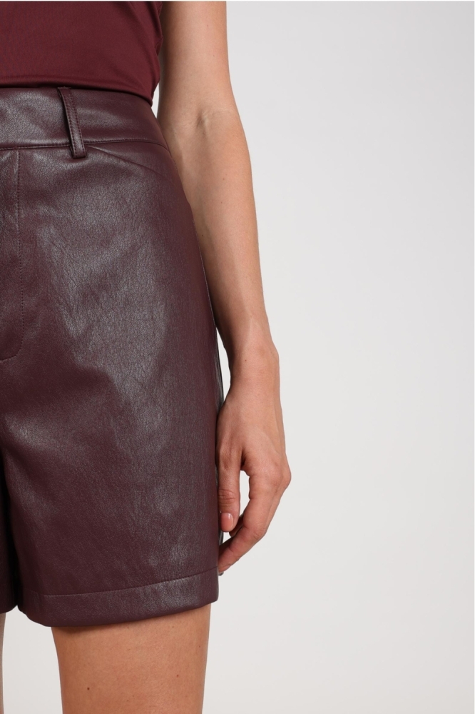 Nukus bordeaux dames korte broek | Close up