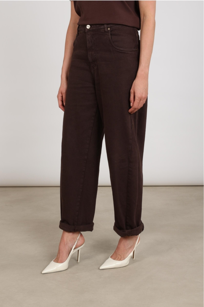 Nukus bruine dames jeans | Model vooraanzicht