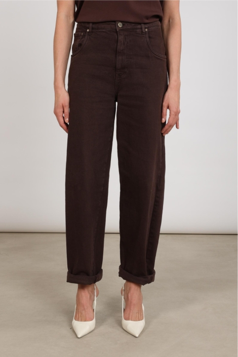 Nukus bruine dames jeans | Model vooraanzicht