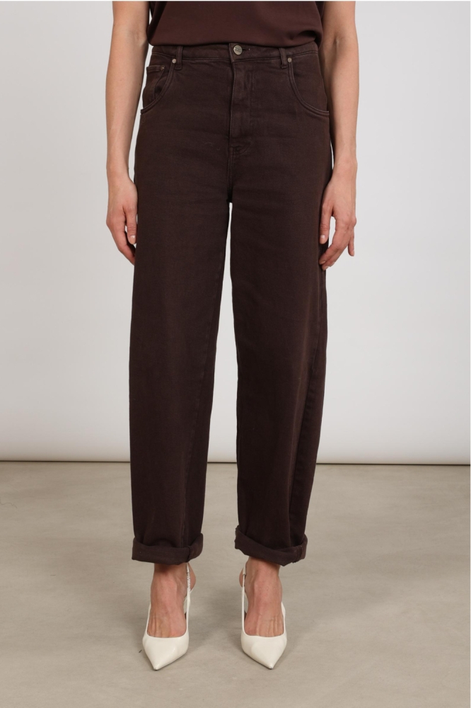 Nukus bruine dames jeans | Model vooraanzicht