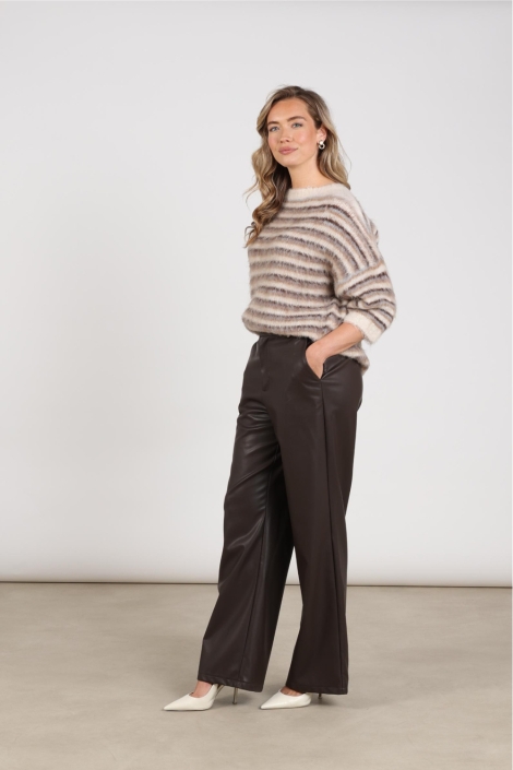 Nukus bruine dames broek | Model