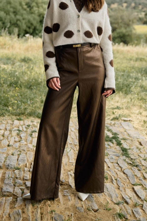 Nukus bruine dames broek | Sfeerbeeld, In situatie