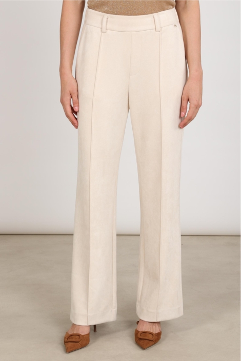 Nukus beige dames broek | Model vooraanzicht