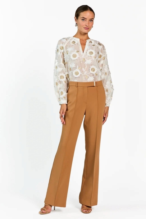 Aaiko camel dames broek | Model